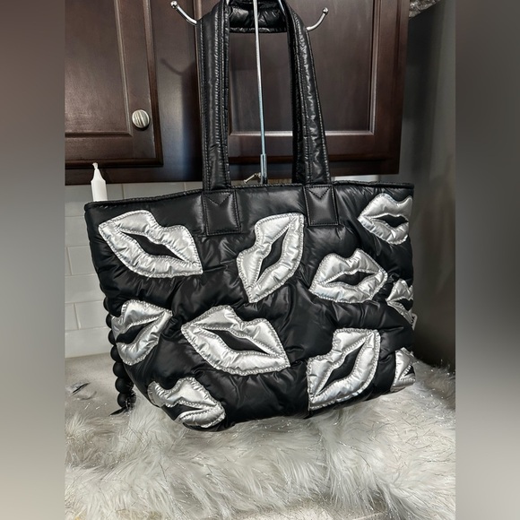 Wildfox Women's Embroidered Lips Icon Tote Bag (NWT) - Picture 4 of 12